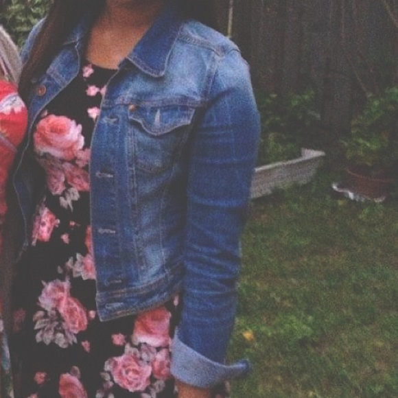 LIKE NEW American Eagle classic blue denim jacket - Picture 4 of 7